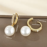Korvakorut, joissa on helmi keskellä