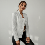 Sako elegantilla yksityiskohdalla