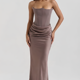 Maksimekkoinen pitkä mekko