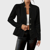 Sako elegantilla yksityiskohdalla