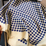 Huivi 100 % silkkiä 68 cm