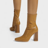 Elegantit modernit saappaat